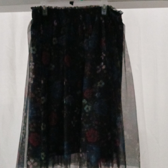 LC Lauren Conrad Black Floral A-Line Skirt - Picture 2 of 6